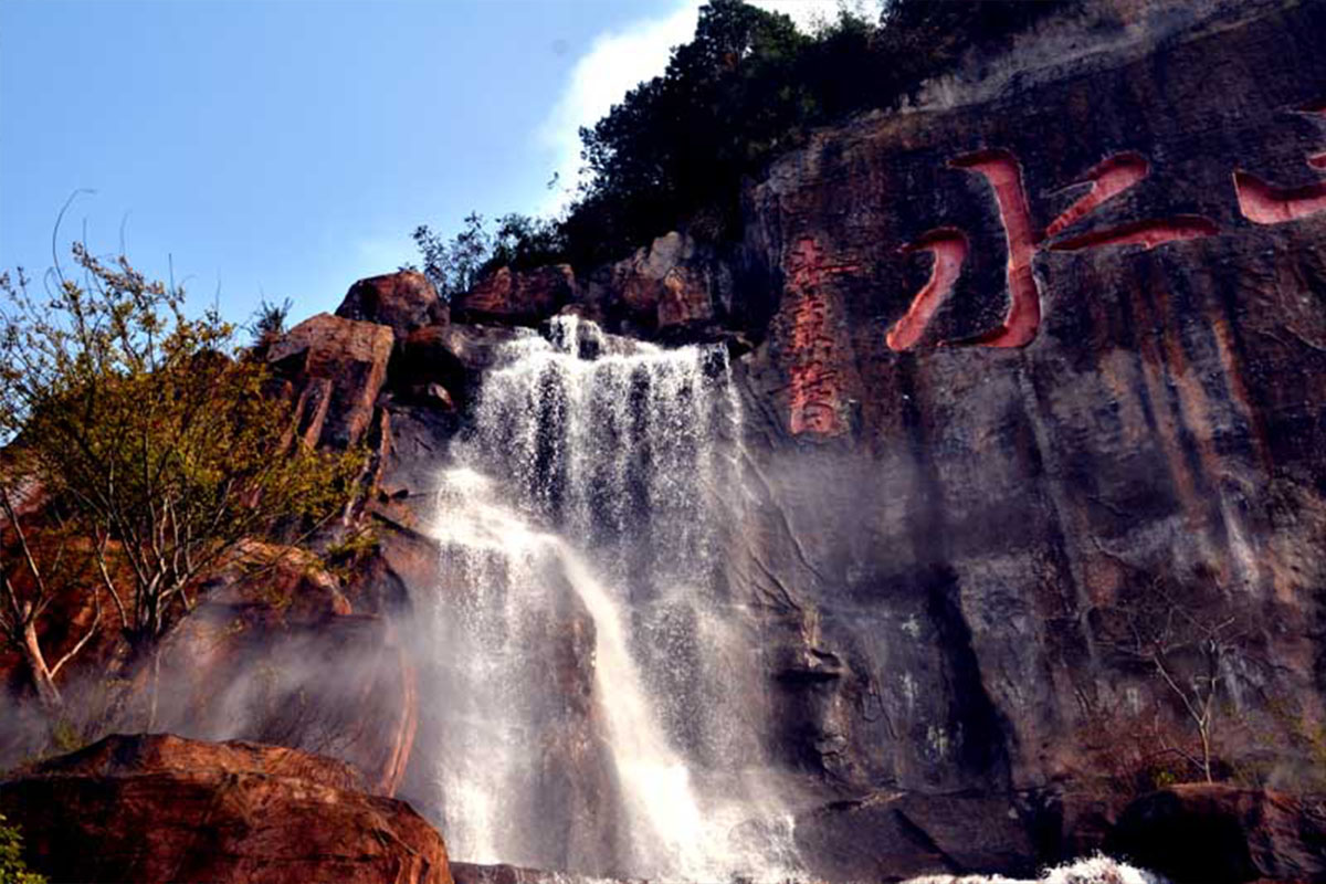 假山瀑布流水