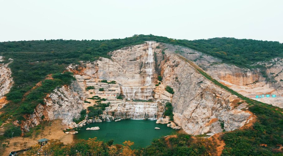 礦山修復前假山施工